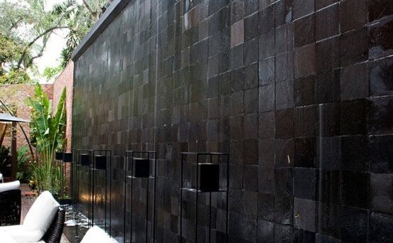 4-advantages-of-black-lava-stone-for-walls-2