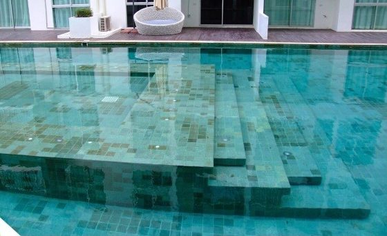 4-unique-features-of-green-sukabumi-stone-for-luxury-pools-3